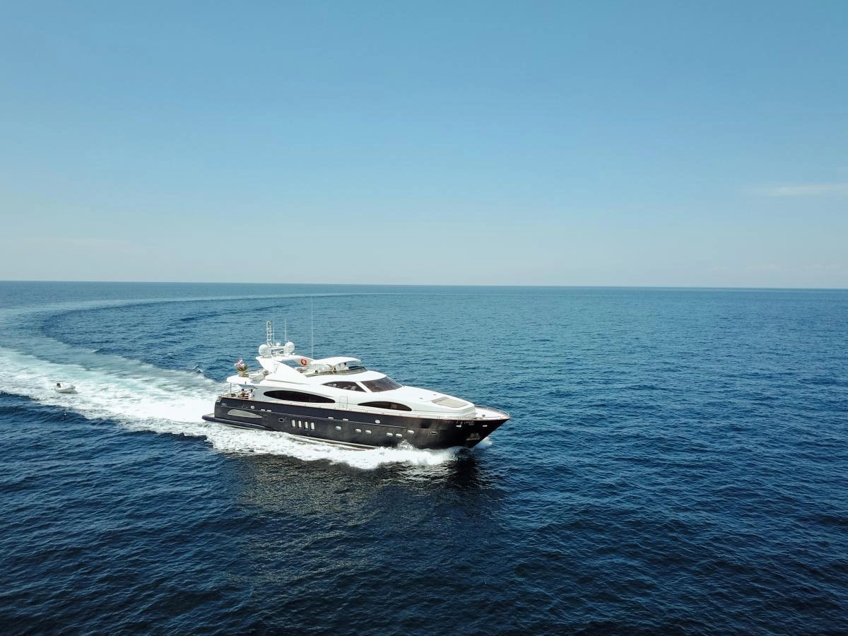 Astondoa 102ft
