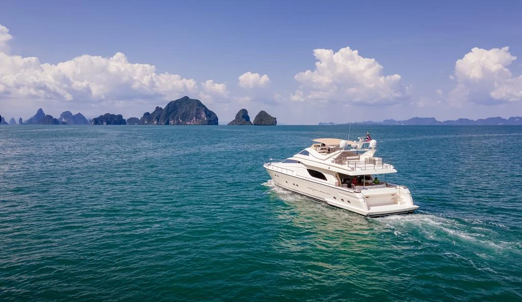 Ferretti 80ft — 1