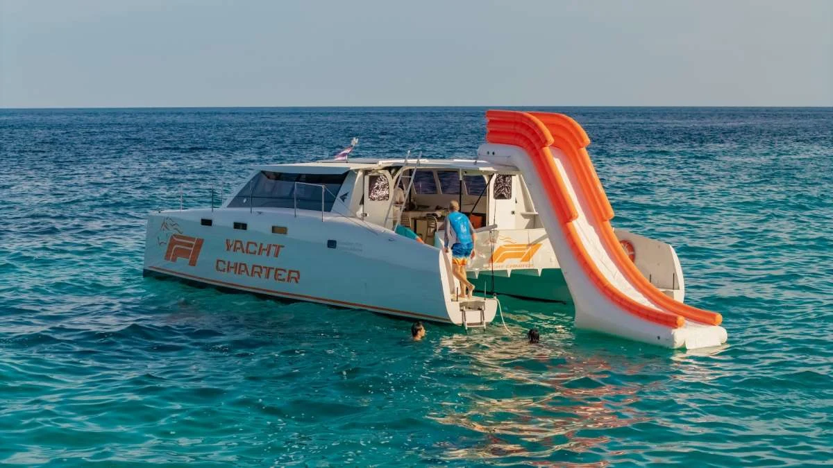 Power Catamaran 40ft — 1