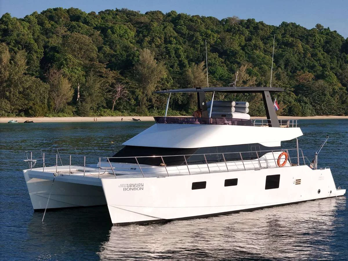 Power Catamaran 52ft — 2